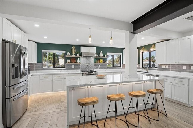 Photo - 600 SW 8th Ter