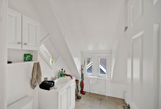 Photo - 2026 Maple Ave Unidad House