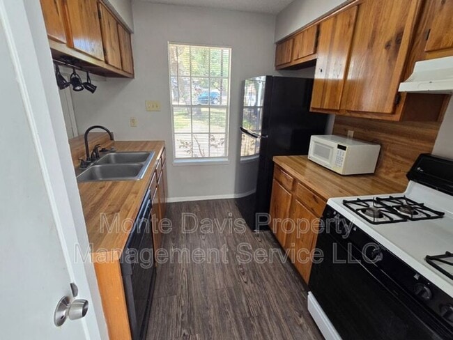 Photo - 12005 Arrowwood Dr Unit B