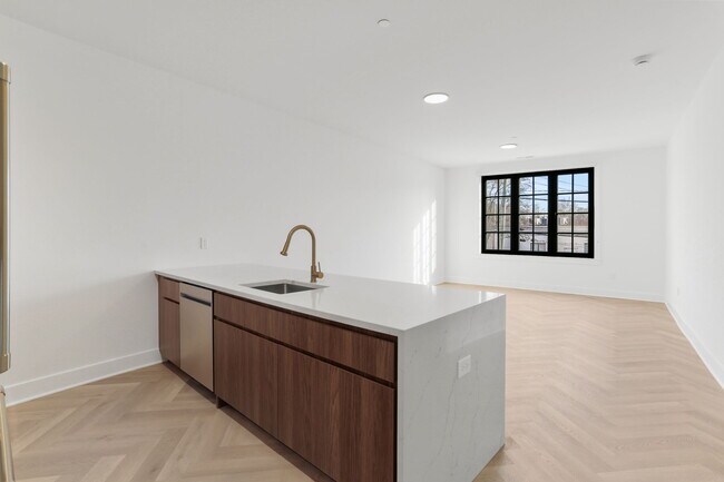 Photo - 100 E Putnam Ave