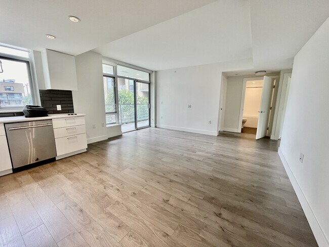 Photo - 3498 Marine Wy