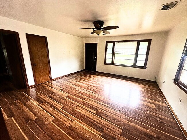 Photo - 103 Alexander Dr