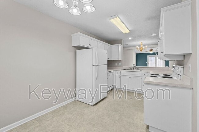 Photo - 1611 Bradley Way