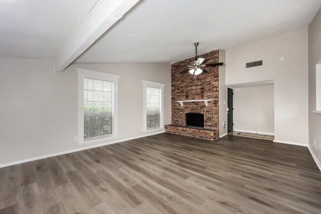 Photo - 114 S Young Blvd