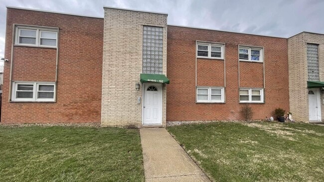 Building Photo - 6152 W Rosedale Ave