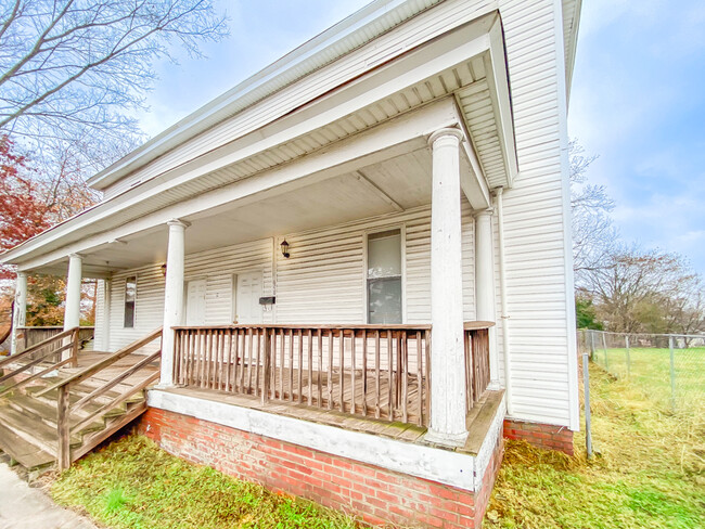 Photo - 608 Halifax St Townhome