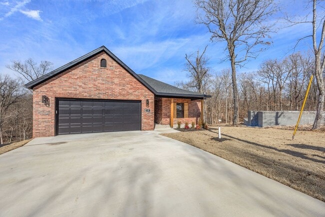 Photo - 18 Dumfries Ln