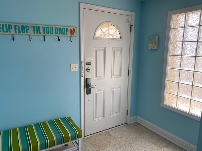Entryway - 15 Sumner Ave Unit 12