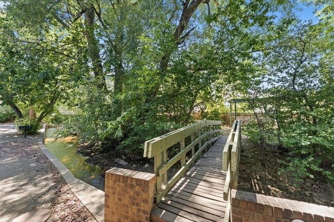 Photo - 1920 Canyon Blvd