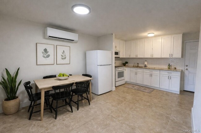 Photo - 110 Jericho Tpke Unit 3