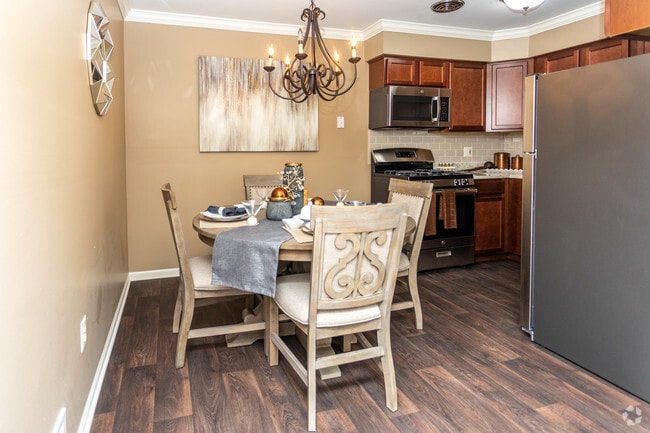 1BR, 1BA - 820 SF Updated - Parkside East Apartments