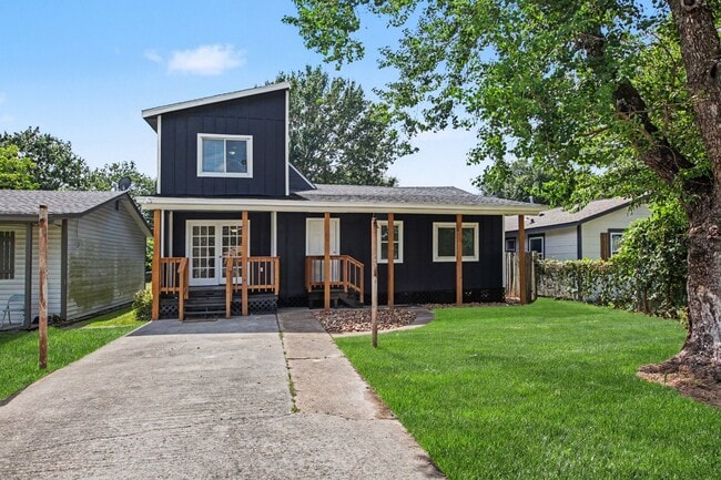 Photo - 302 Lawrence St