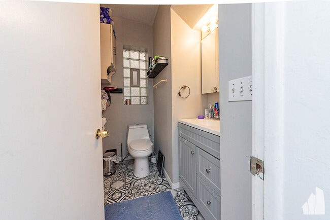 Photo - 2117 N Winchester Ave Unit 2F