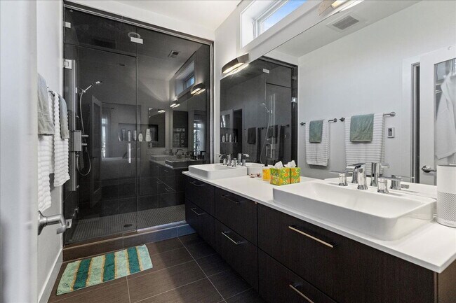 Photo - 1944 W Thomas St Unit 2