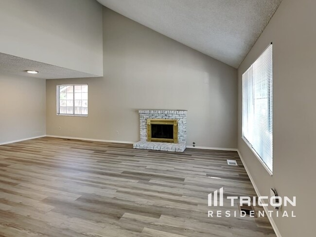 Photo - 2878 Goldy Way