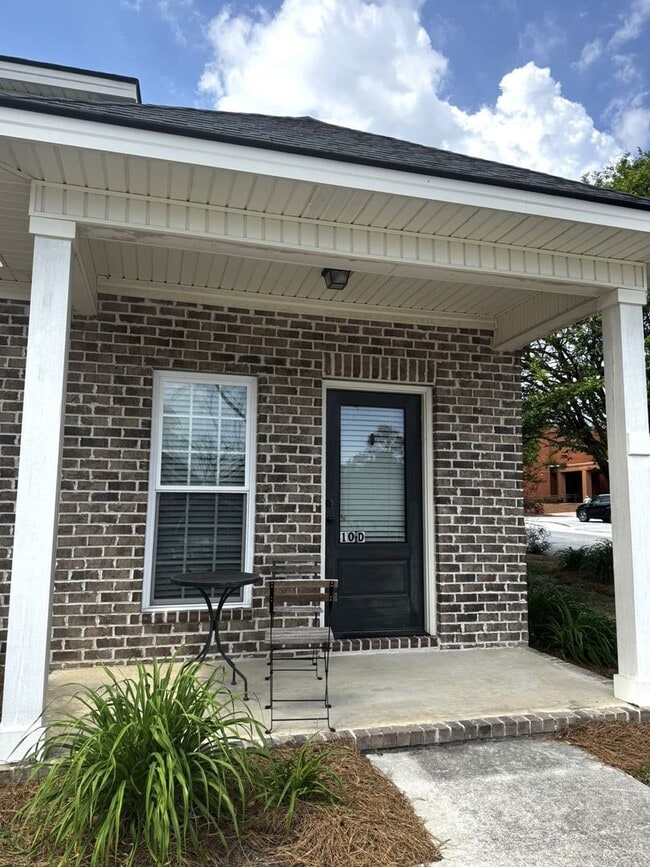 Building Photo - 10 E Grady St Unit D