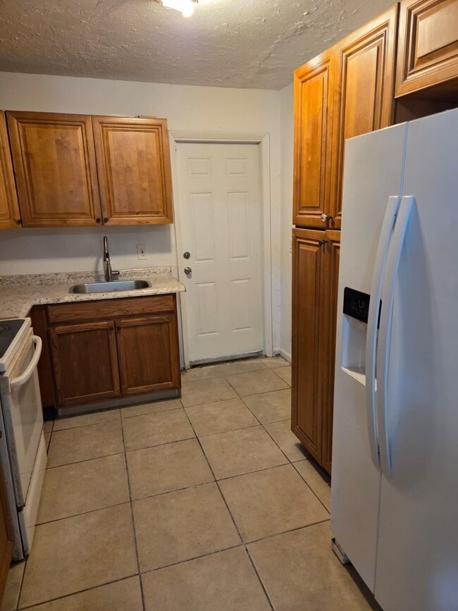 Photo - 1633 W 28th St