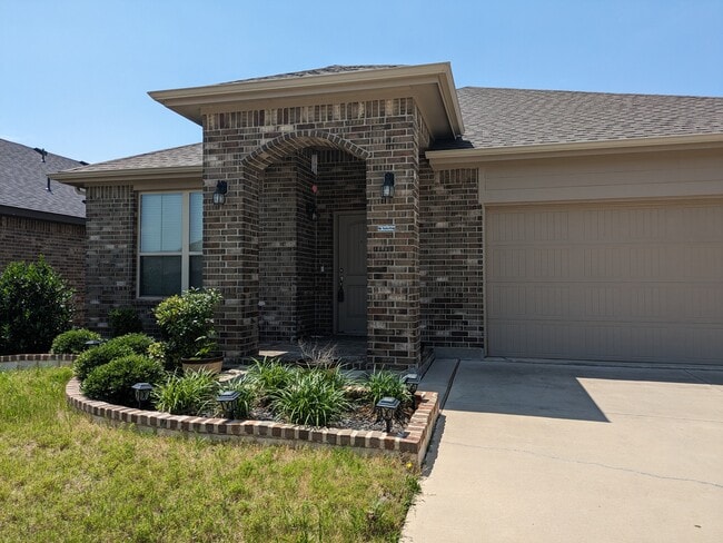 Building Photo - 1108 Bowlus Dr