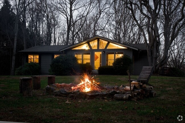 Building Photo - 639 Sand Hill Rd Rental