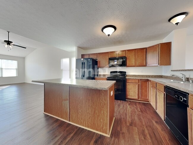 Photo - 9600 Splendor Dr