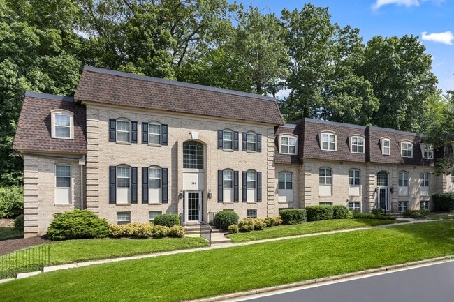 Versailles Apartments