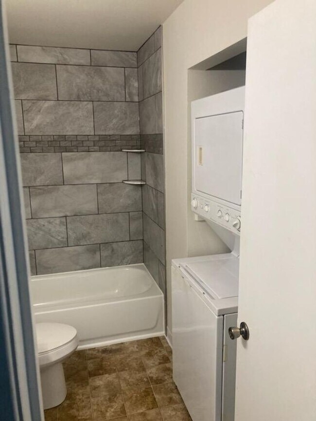 Cute, 3 bedroom apartment for rent in Spic... Townhome Rental in