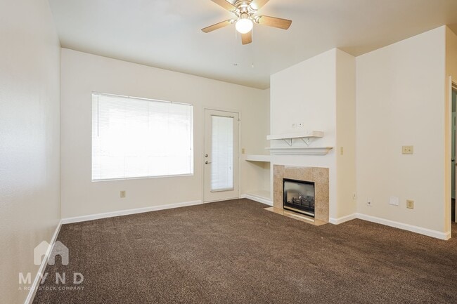 Photo - 900 S Meadows Pkwy Unit 822