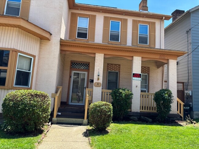Building Photo - 215 5th Ave