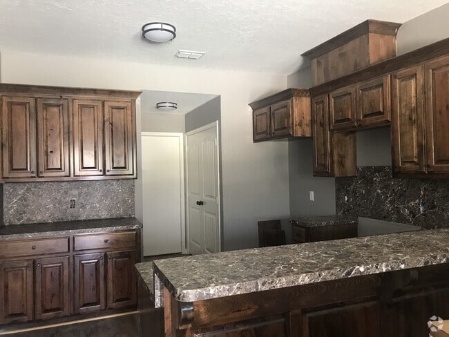 Building Photo - 302 W Sycamore Ln Unit 100 Rental