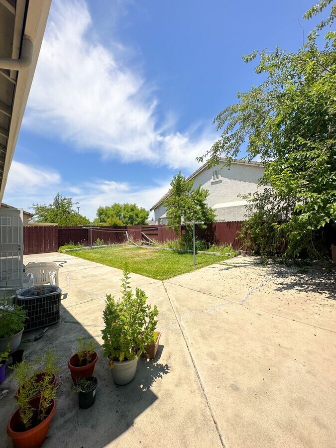 Photo - Cute As A Bug 3/2 Natomas Home (PLEASE REA...