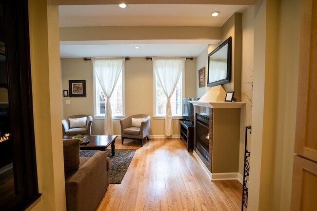 Photo - 403 W Eugenie St Unit 1F