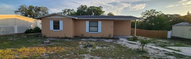 Building Photo - 7071 Holiday Dr