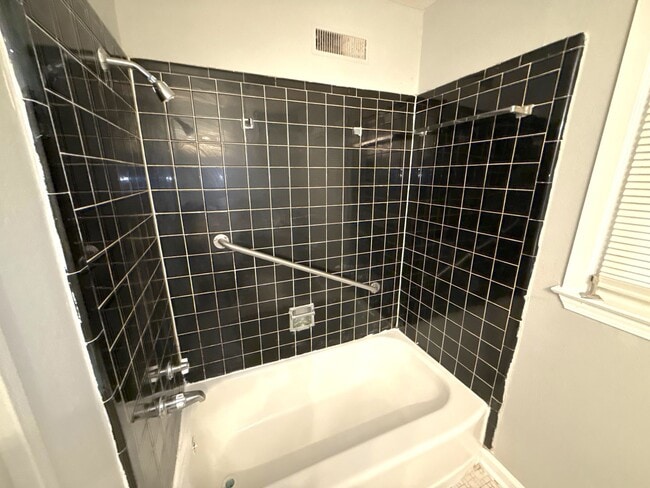 Photo - 1497 Maxine St