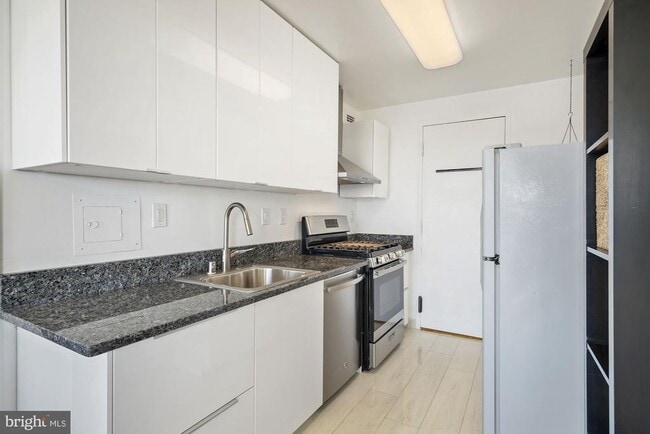 Photo - 10201 Grosvenor Pl Unit 712