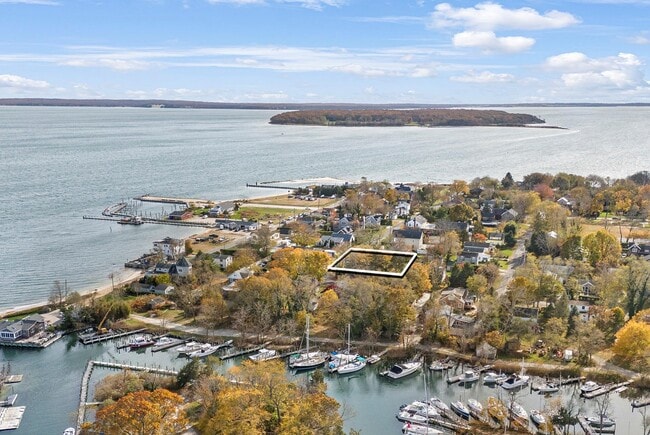 Building Photo - 640 Orchard St