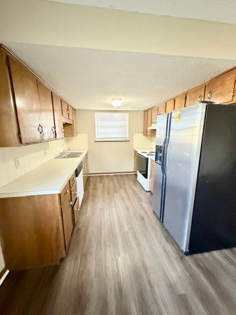 2201 Pin Oak Dr Unit B