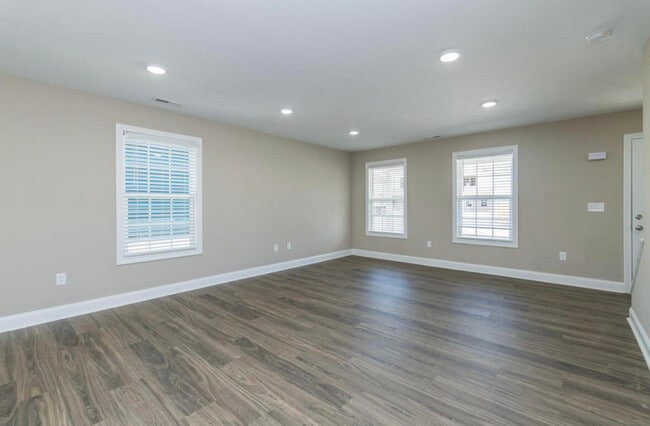 Photo - 2025 Dolly Dr