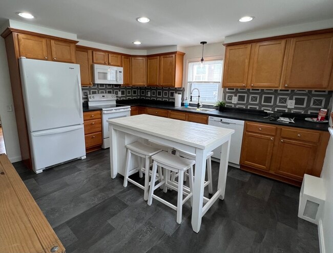 Photo - 283 Boynton St