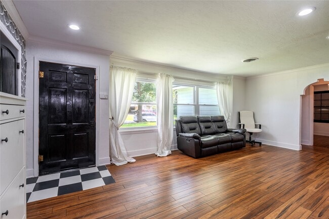 Photo - 1219 Park Ln