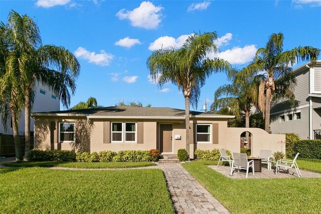 Photo - 432 E Davis Blvd