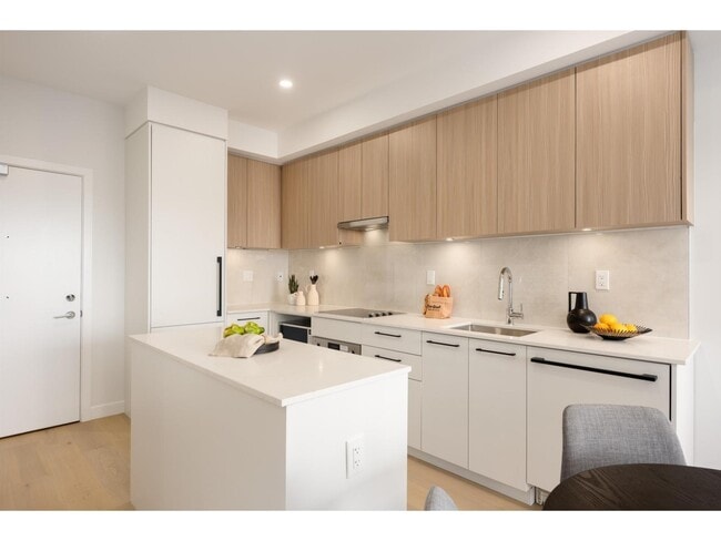 Photo - 5398-5207 207 St