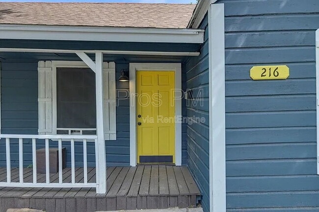 Photo - 216 E Division St