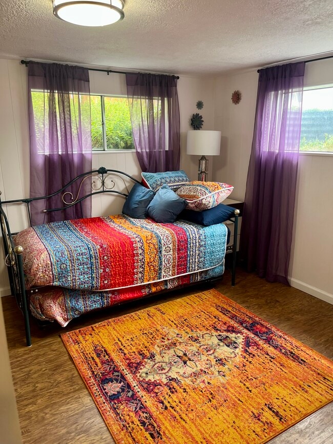 Cama nido/espacio de oficina - 979 Manchester Rd