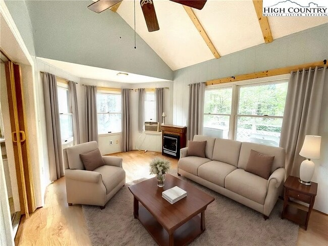 Photo - 252 Trillium Rd