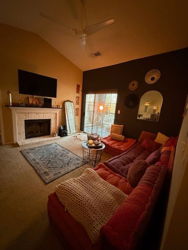 Building Photo - 608 Squire Ln Unit K