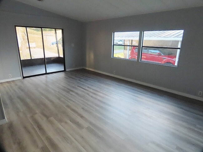 Photo - 1077 Quail Dr