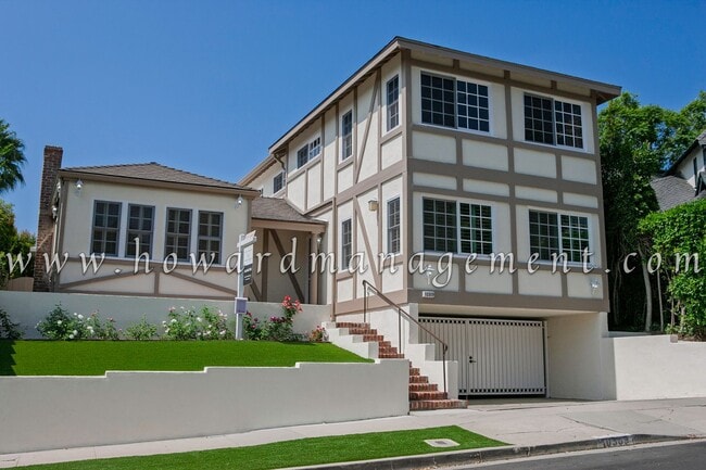 Building Photo - Contemporary Style 5bed/5bath Home with Ad...