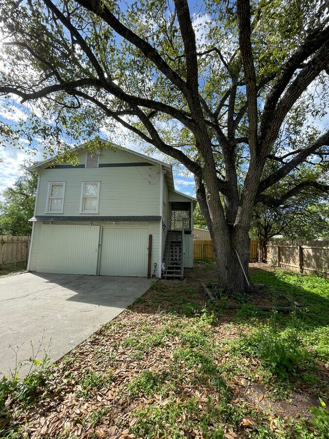 Photo - 715 W Richard Ave