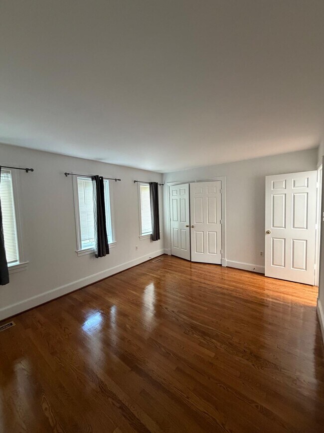 Photo - 3925 Georgetown Ct NW