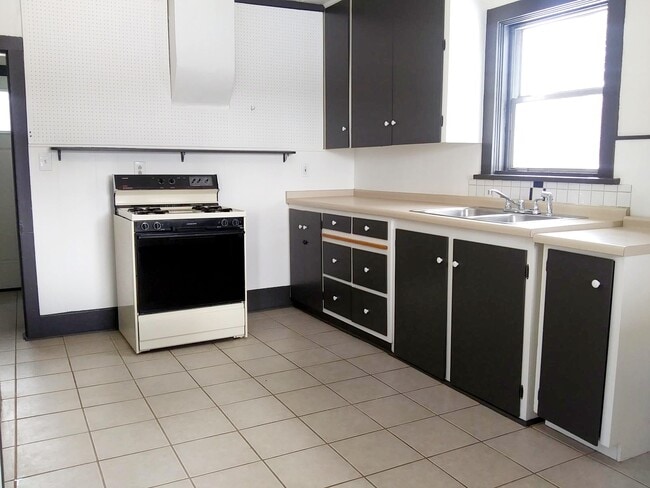 Photo - 267 E Center St